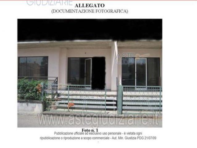 Locale Commerciale in vendita a Marche, Pesaro E Urbino