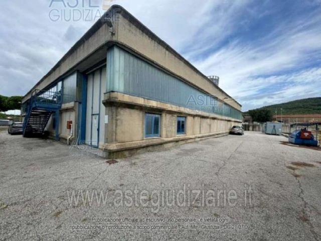 Locale Commerciale in vendita a Gualdo Cattaneo, Umbria