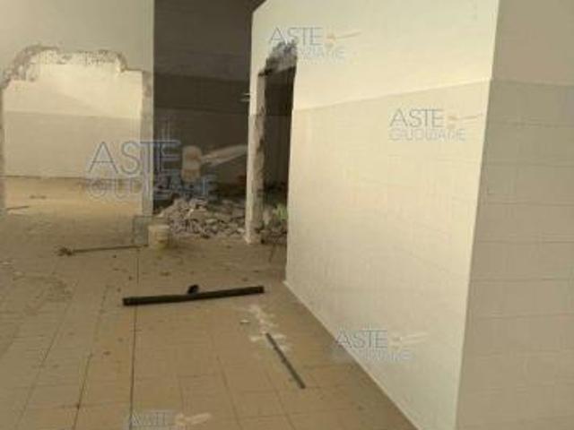 Locale Commerciale in vendita a Piemonte, Alessandria