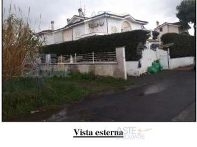 Villa Indipendente in vendita a Fregene, Roma Capitale