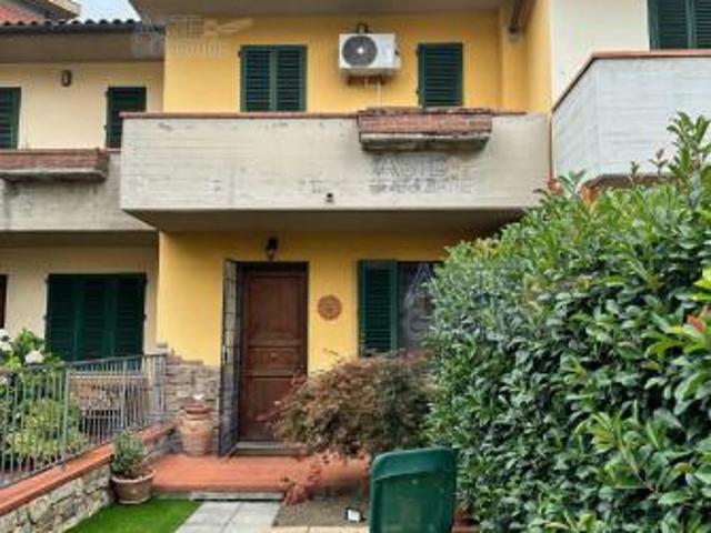 Villa Indipendente in vendita a Quarrata, Toscana