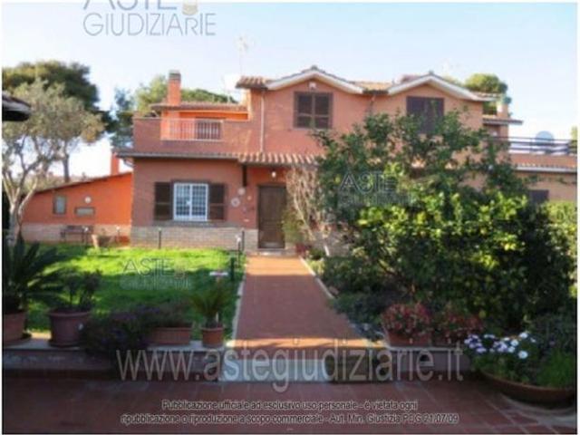 Villa Indipendente in vendita a Marina di San Nicola, Roma Capitale