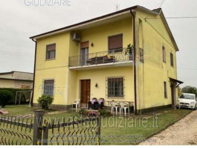 Villa Indipendente in vendita a Bondeno Di Gonzaga, Lombardia
