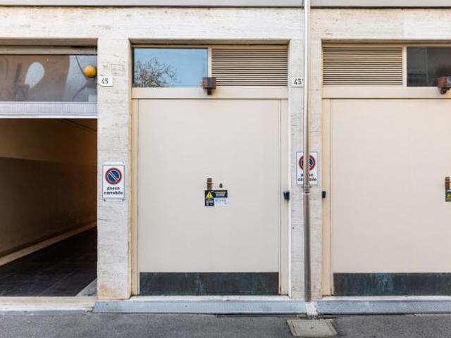 Box in vendita a Imola, Bologna