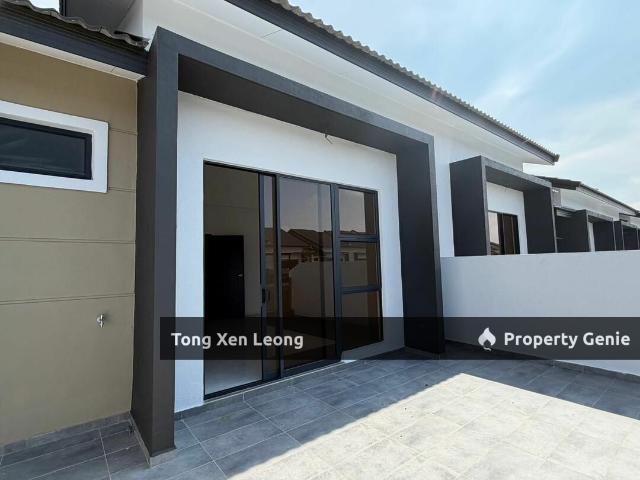 Terraced House for sale in Malaka
