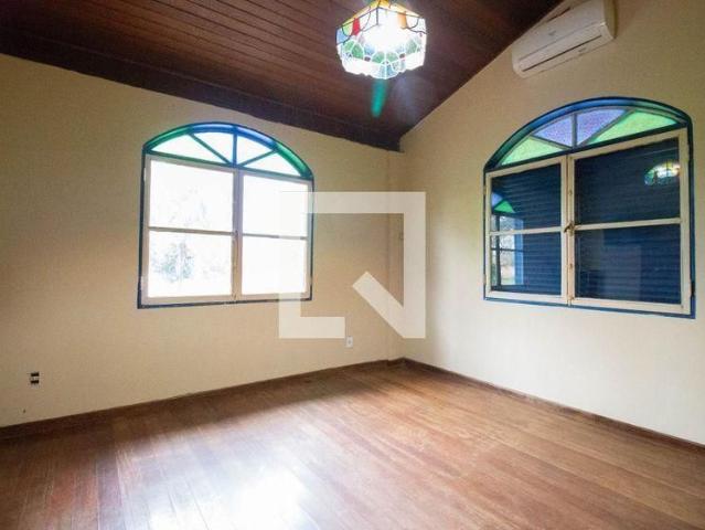 Casa aluguel em São Sebastião, Região Geográfica Intermediária do Distrito Federal