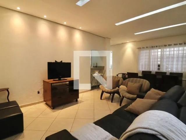 Casa aluguel em Vila Santa Helena, Goiânia
