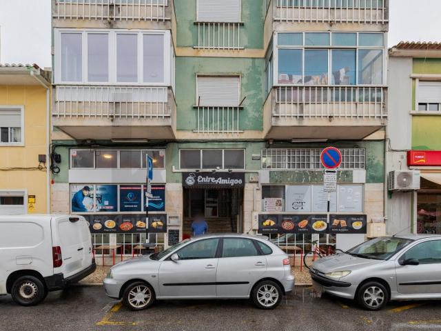 Loja venda em Cova da Piedade, Almada