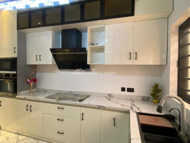 Detached house for sale in Eti Osa, Lagos