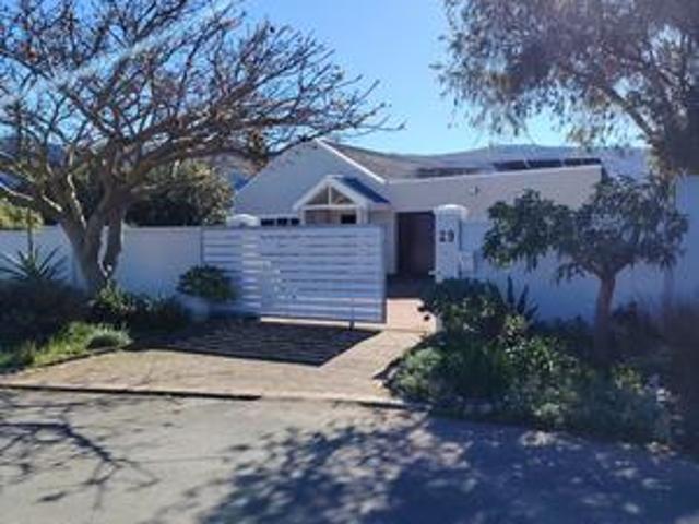 House for sale in Baardskeerdersbos, Western Cape
