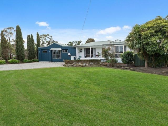 Cottage for sale in Koo Wee Rup, Melbourne