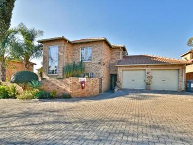 Townhouse for sale in Nooitgedacht, Gauteng