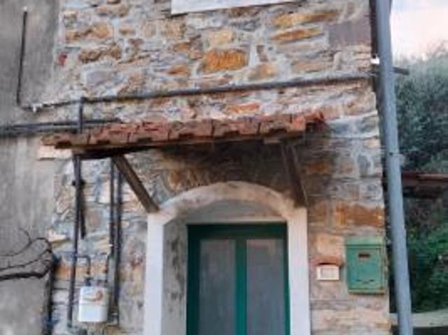 Locale Commerciale in vendita a Imperia, Liguria