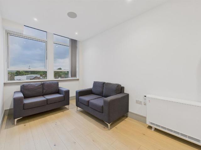 Apartment for rent in Lane, Greater London
