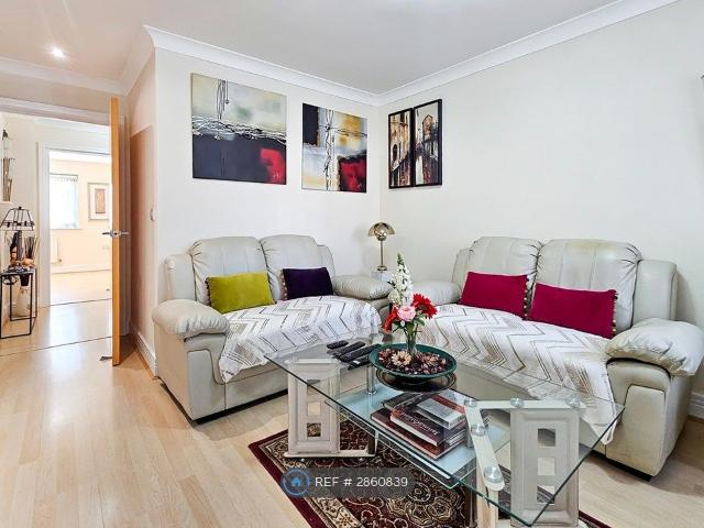 Apartment for rent in Lane, Greater London