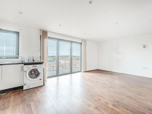 Studio for rent in London Borough of Harrow, Greater London