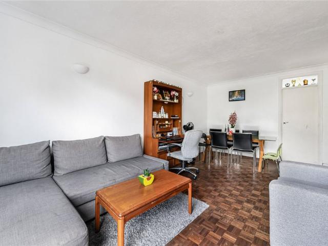 Apartment for rent in London Borough of Merton, Mitcham