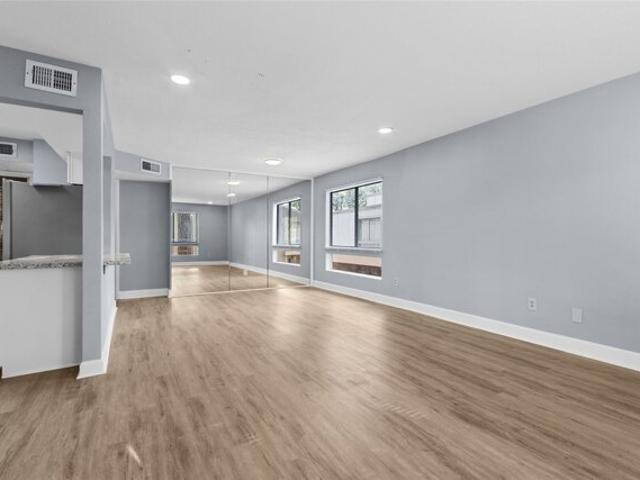 Condo for sale in North Houston District, Houston