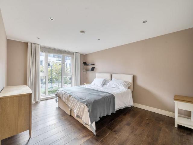 Apartment for rent in Imperial Wharf, Greater London