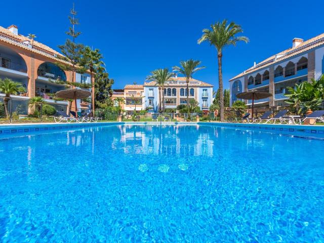Apartamento en venta en La Perla de Bahía, Costa del Sol Occidental