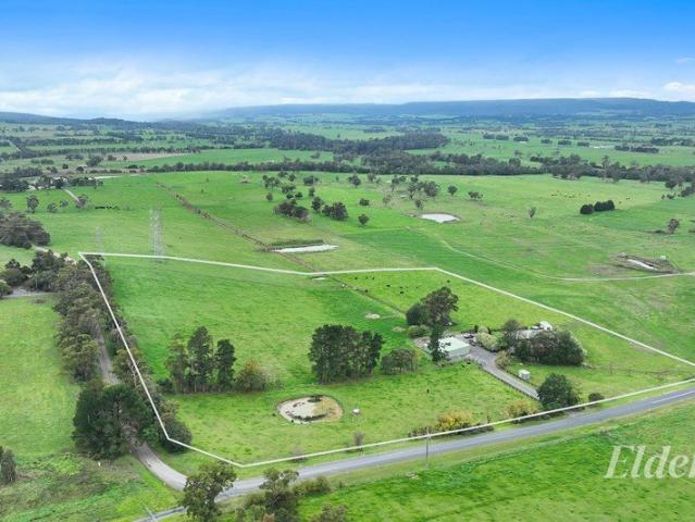 Cottage for sale in Camerons Creek, Victoria