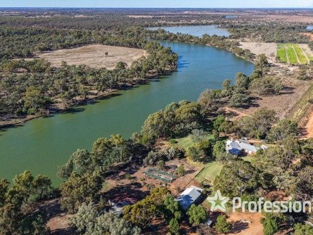 Cottage for sale in Wargan, Victoria