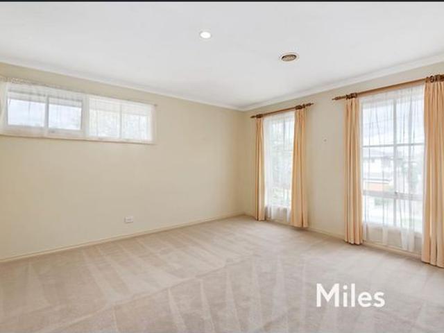 Townhouse for rent in Ivanhoe, Melbourne