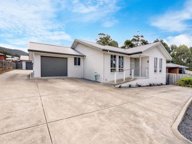 Villa for sale in Claremont