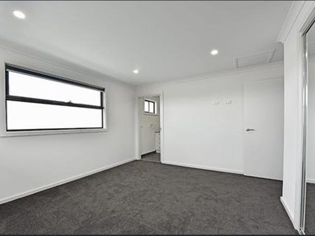 Townhouse for rent in Niddrie, Melbourne