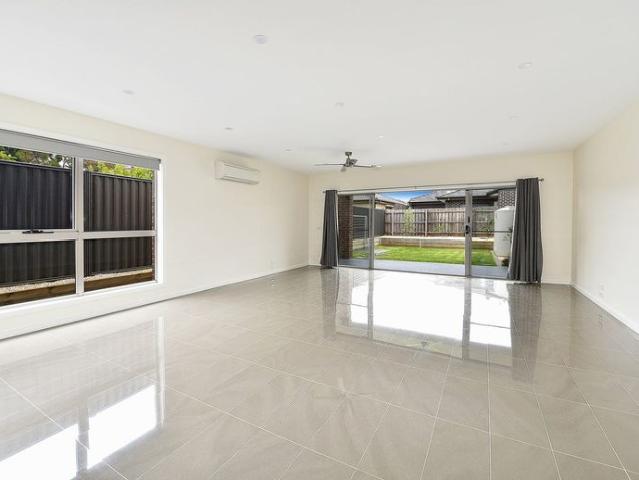 Townhouse for rent in Airport West, Melbourne