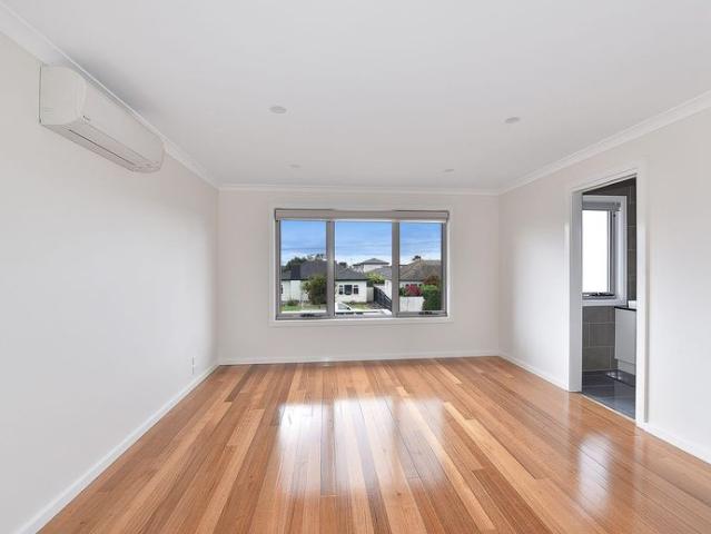 Townhouse for rent in Airport West, Melbourne