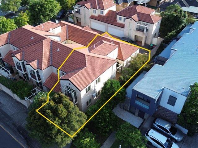 Townhouse for sale in Wollongong West, New South Wales