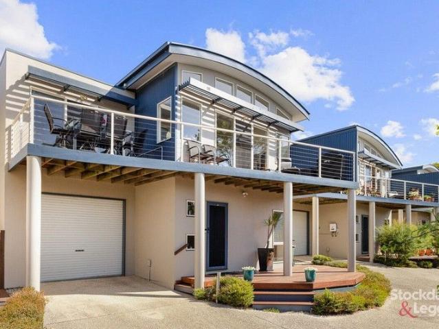 Townhouse for sale in Cowes, Victoria
