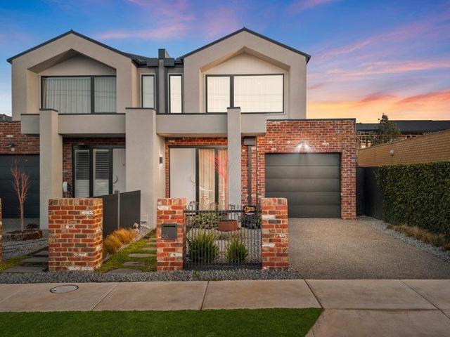 Townhouse for sale in Camerons Creek, Victoria