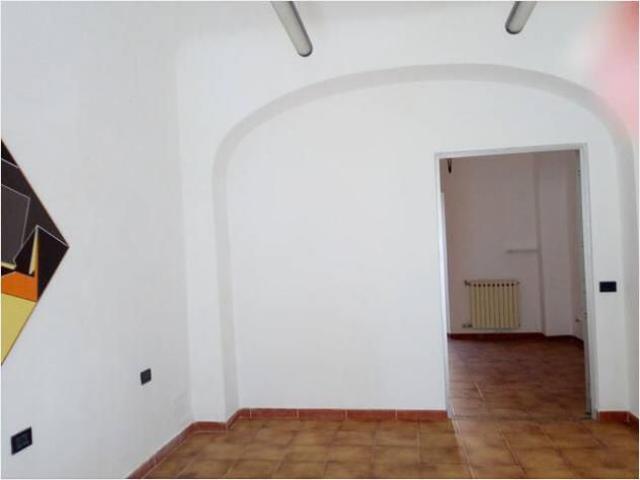 Locale Commerciale in affitto a Quiliano, Liguria