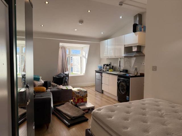 Studio for rent in London Borough of Hackney, Greater London