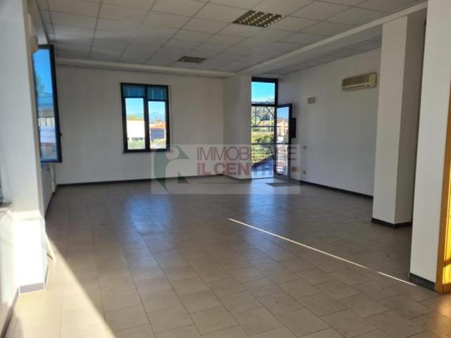 Ufficio in vendita a Sarzana, Liguria