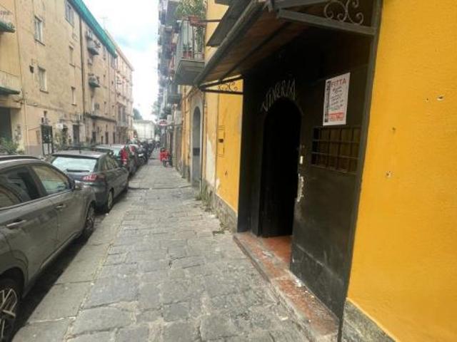 Locale Commerciale in affitto a Municipalità 1, Campania