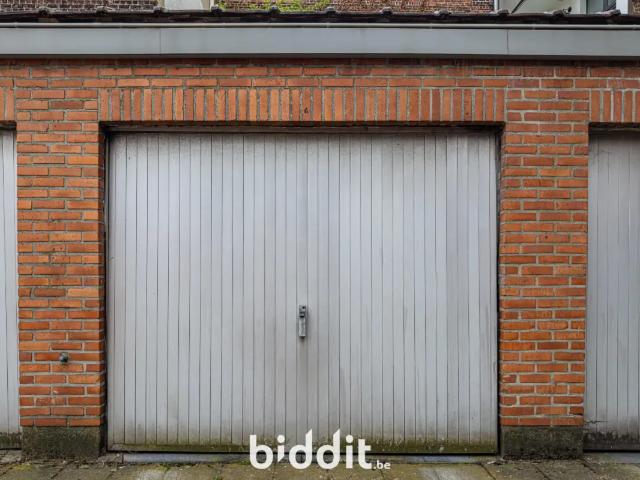 Garage vente à Schaarbeek, Bruxelles