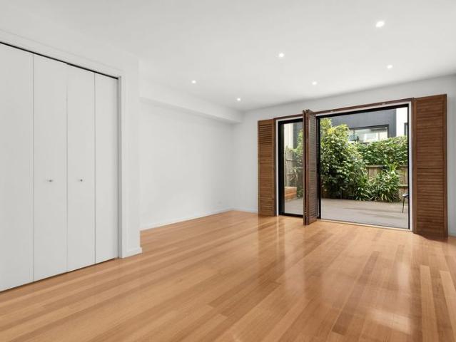 Townhouse for rent in McKinnon, Melbourne