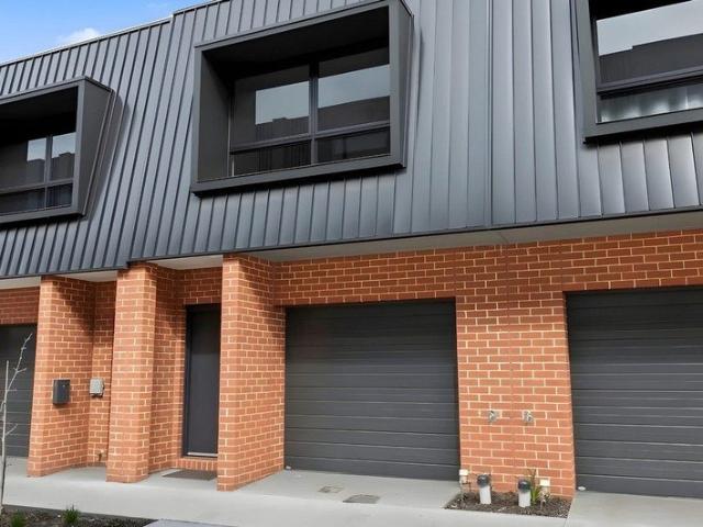 Townhouse for rent in Camerons Creek, Victoria