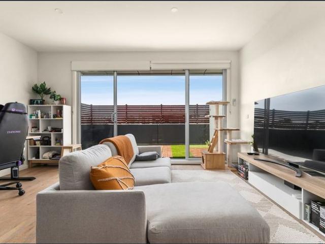 Townhouse for rent in Essendon North, Melbourne