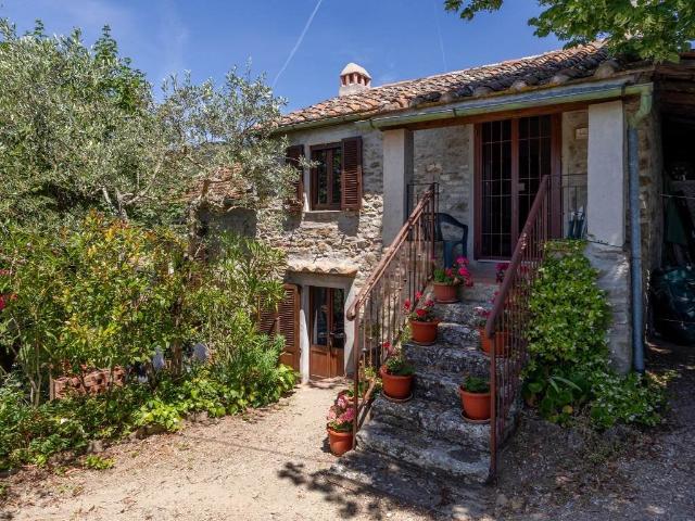 Casa in vendita a Tavarnelle-Sant'Eusebio, Cortona
