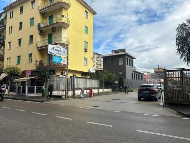 Capannone in vendita a Casoria, Campania