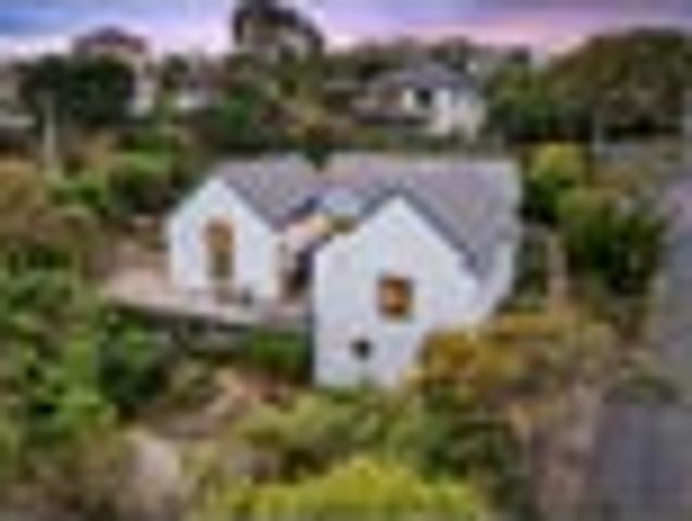 House for sale in Otakou