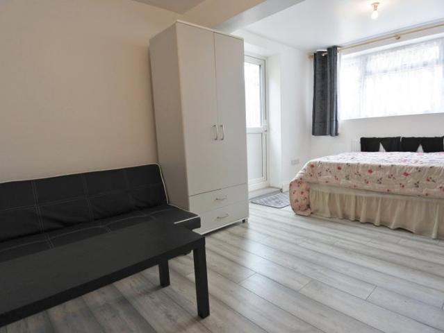 Studio for rent in Dollis Hill, Greater London