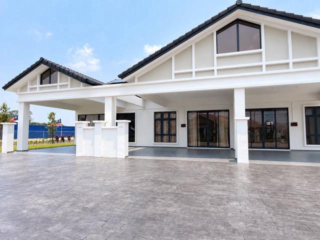 Terraced House for sale in Malaka