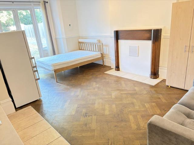 Studio for rent in London Borough of Ealing, Greater London