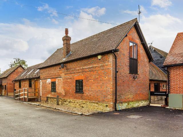 House for rent in Pachesham Park, Surrey