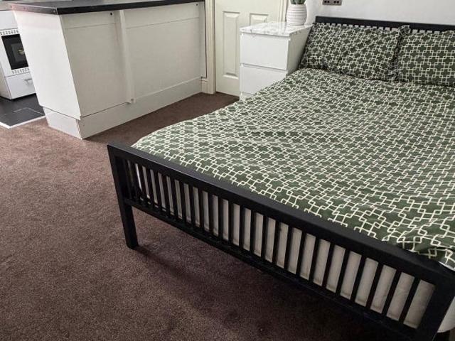 Studio for rent in Lowfield, South Yorkshire
